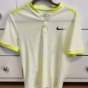 Nike mens medium white and yellow dry fit shirt